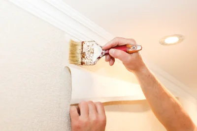 Pose de papier peint à Veigné — revêtements muraux et toiles de verre